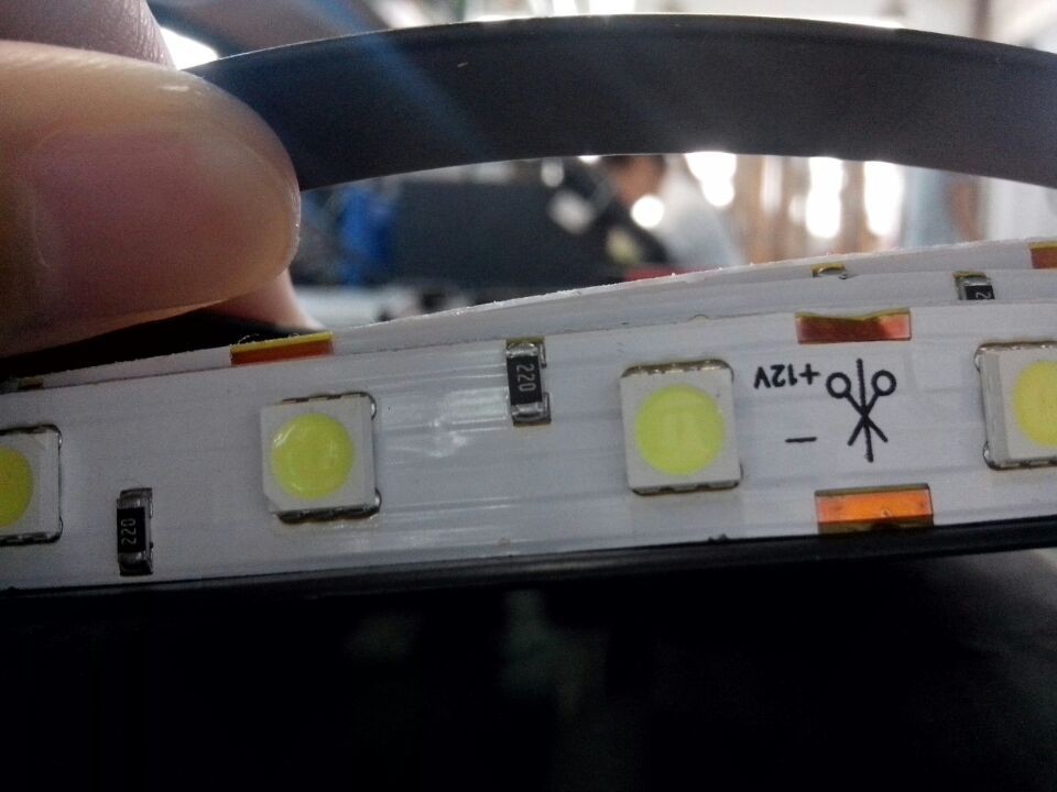 12V 5050 60燈單芯白光LED軟燈條 工廠直銷特價(jià)，外貿(mào)出口品質(zhì)之選